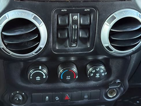 Used 2014 Jeep Wrangler Unlimited Sahara w/ Connectivity Group image 21