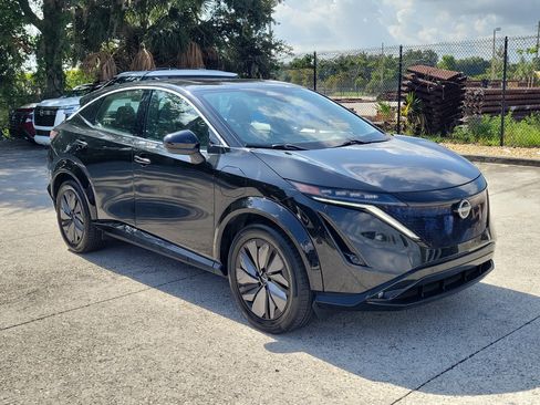 Certified 2024 Nissan Ariya FWD image 3