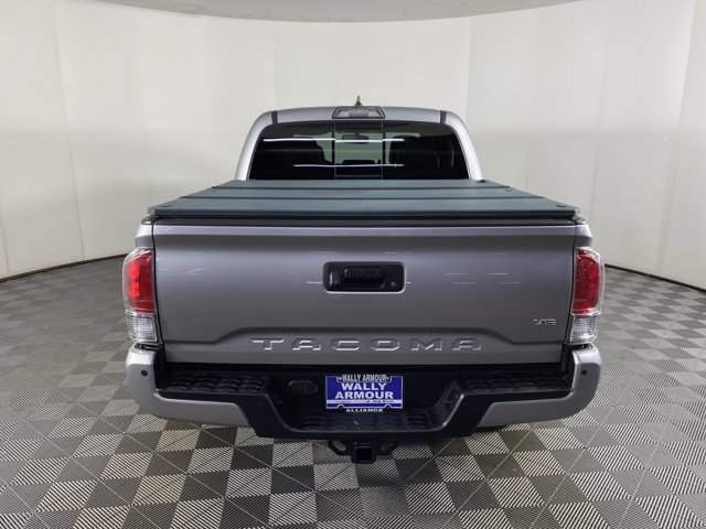 Used 2017 Toyota Tacoma Limited w/ Tow Package RWD image 9