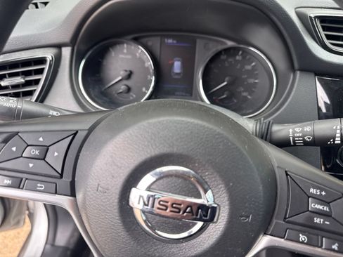 Used 2019 Nissan Rogue S FWD image 9