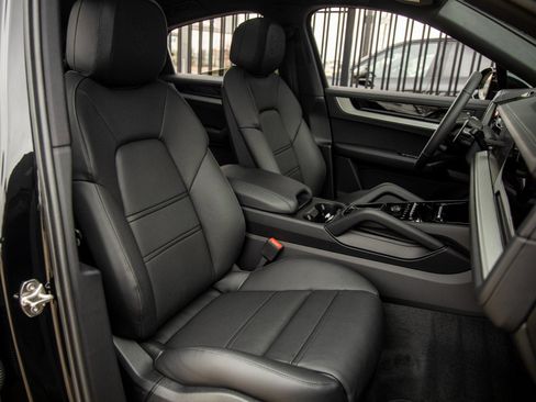 Certified 2026 Porsche Cayenne S AWD/4WD image 45