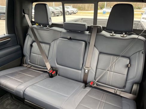 Used 2024 Chevrolet Silverado 3500 High Country w/ High Country Premium Package image 17