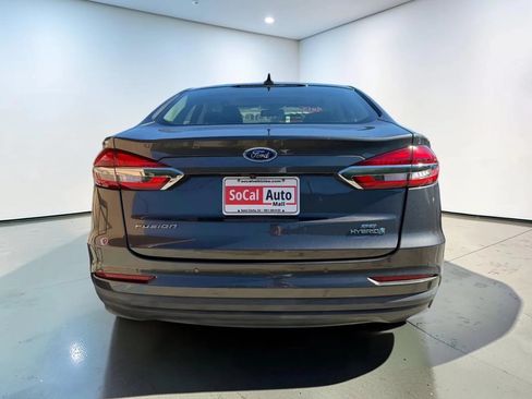 Used 2019 Ford Fusion SE FWD image 4