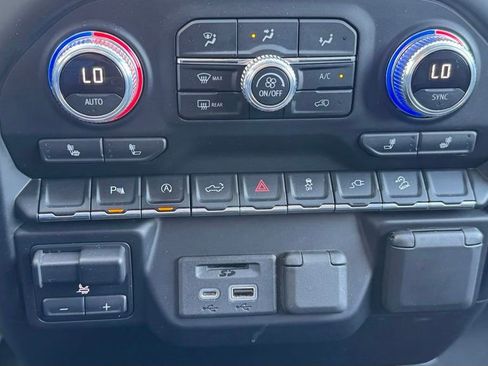 Used 2022 GMC Sierra 1500 SLT AWD/4WD image 28