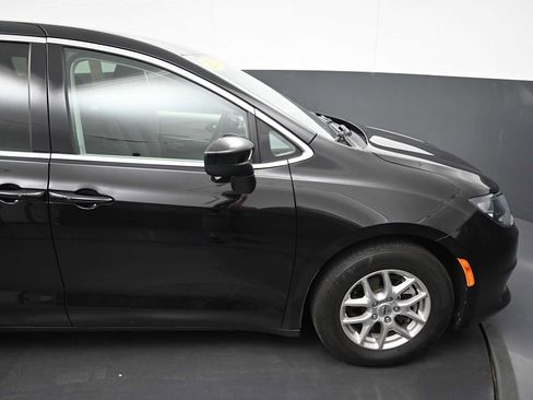 Used 2024 Chrysler Voyager LX FWD image 11