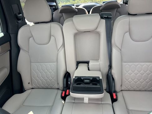 Used 2025 Volvo XC90 B6 Plus image 29