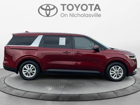 Used 2023 Kia Carnival LX FWD image 6