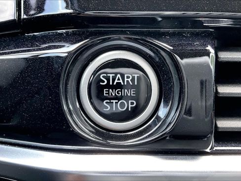 Used 2023 Nissan Pathfinder SL image 30