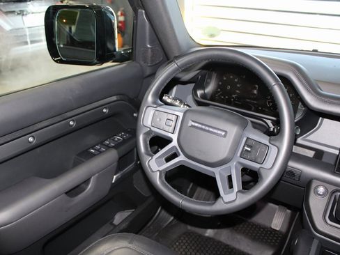 Used 2025 Land Rover Defender 110 X-Dynamic SE image 23