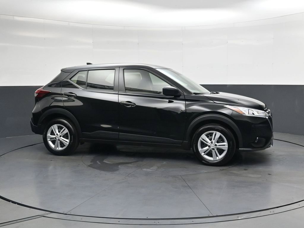 Certified 2025 Nissan Kicks Play S FWD image 4