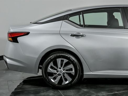 Used 2024 Nissan Altima 2.5 S FWD image 11