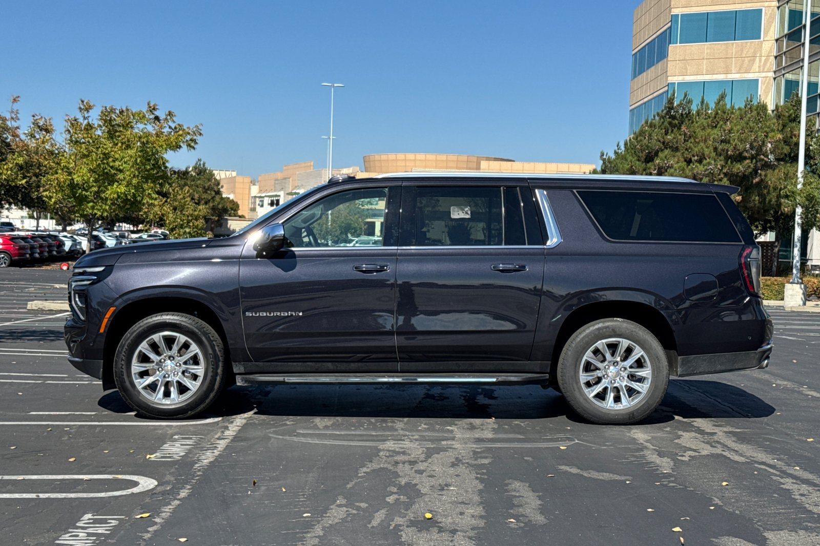 Used 2026 Chevrolet Suburban Premier AWD/4WD image 7