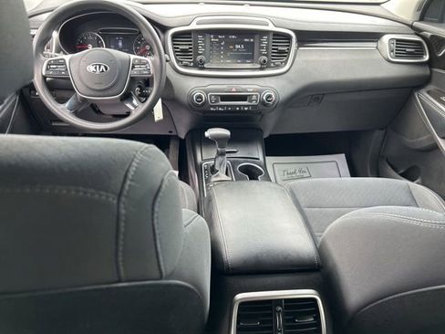 Used 2019 Kia Sorento AWD V6 image 7