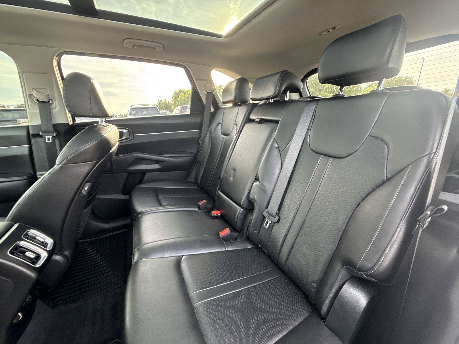 Used 2023 Kia Sorento S w/ Panoramic Sunroof Package FWD image 17