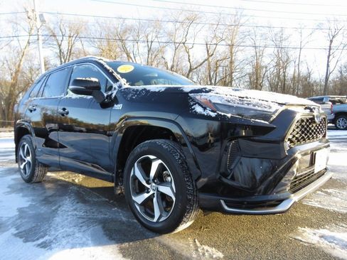 Used 2023 Toyota RAV4 SE w/ Weather & Moonroof Package image 3