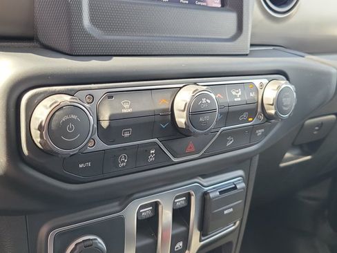 Used 2019 Jeep Wrangler Sport AWD/4WD image 28