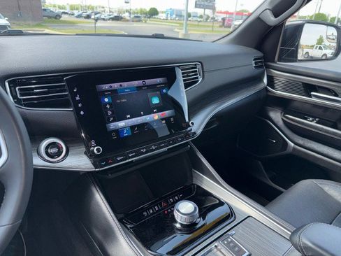 Used 2024 Jeep Wagoneer Series II w/ Flexible Seating Group image 22