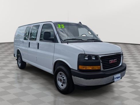 Used 2025 GMC Savana 2500 w/ Driver Convenience Package RWD image 7