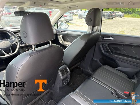 Used 2024 Volkswagen Tiguan SE w/ Panoramic Sunroof Package FWD image 11