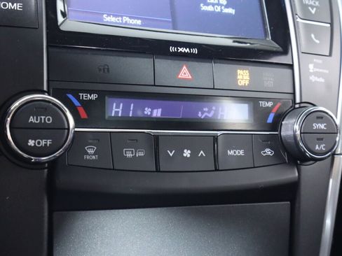 Used 2017 Toyota Camry SE FWD image 23
