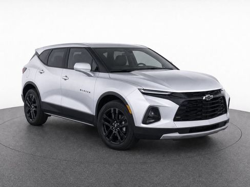 Used 2020 Chevrolet Blazer LT FWD image 2