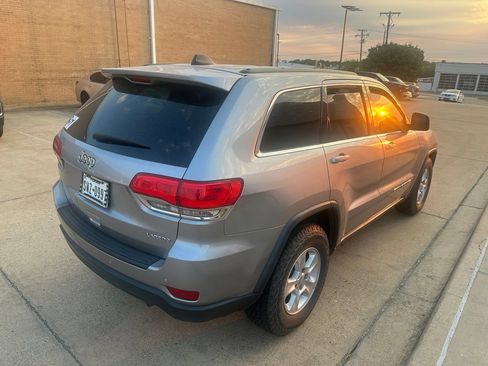 Used 2017 Jeep Grand Cherokee Laredo RWD image 12