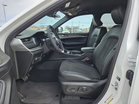 New 2026 Jeep Grand Cherokee Altitude RWD image 9