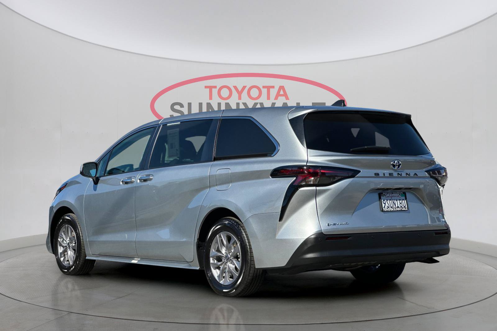 Certified 2025 Toyota Sienna XLE AWD/4WD image 8
