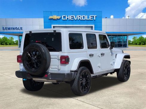 Used 2024 Jeep Wrangler Unlimited Sahara AWD/4WD image 4
