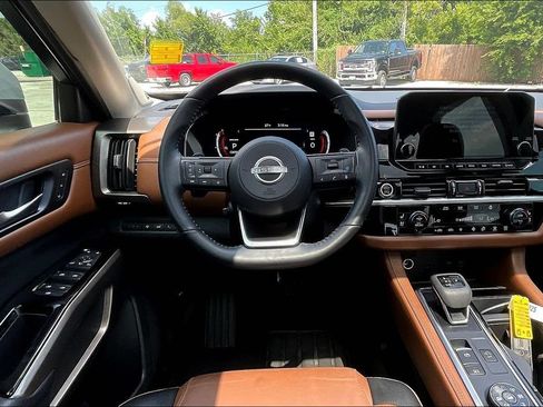 Used 2023 Nissan Pathfinder Platinum AWD/4WD image 6