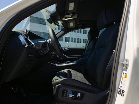 New 2026 BMW X5 xDrive40i w/ M Sport Package AWD/4WD image 9