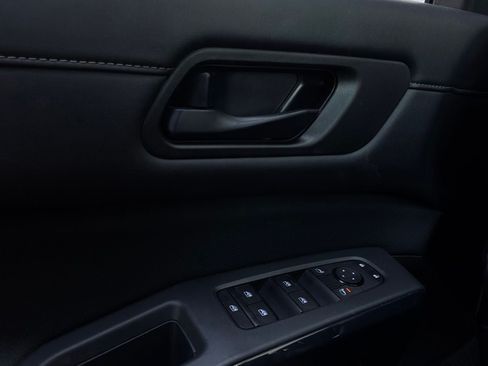 Used 2025 Nissan Pathfinder SV AWD/4WD image 23