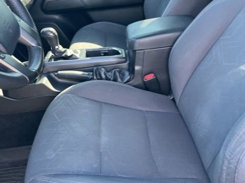 Used 2018 Toyota Tacoma TRD Off-Road w/ Technology Package image 12