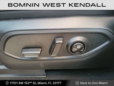 Used 2025 Jeep Grand Cherokee Limited w/ Black Appearance Package image 12