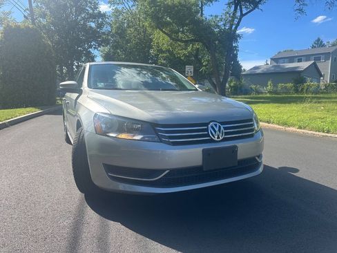 Used 2014 Volkswagen Passat 1.8T Wolfsburg Edition FWD image 2