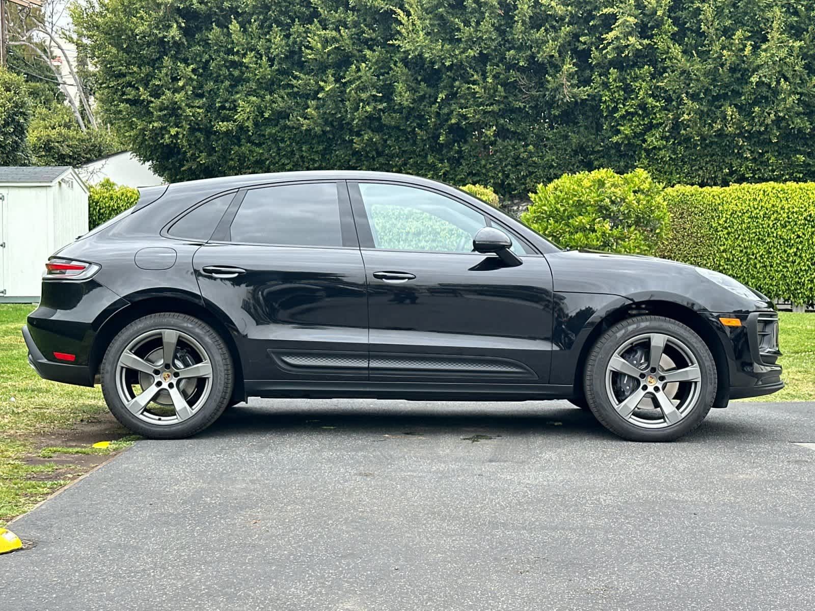 Certified 2026 Porsche Macan AWD/4WD image 9