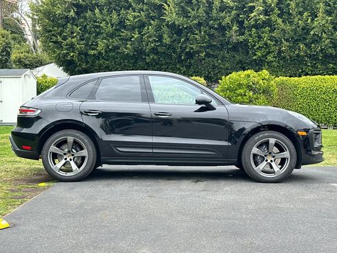Certified 2026 Porsche Macan AWD/4WD image 9