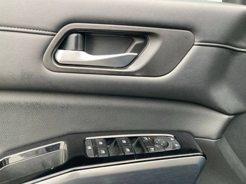 Used 2022 Nissan Pathfinder SL w/ SL Premium Package FWD image 13