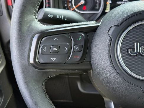 Used 2025 Jeep Wrangler Unlimited Rubicon AWD/4WD image 28