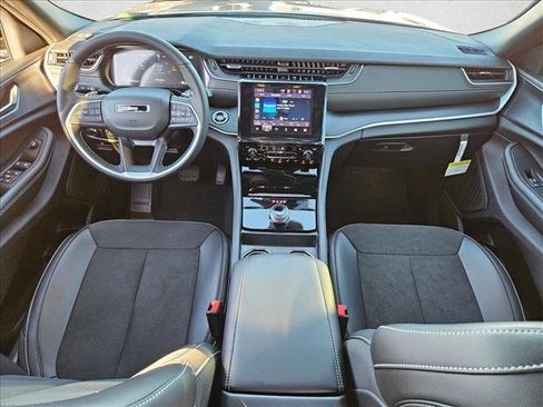 New 2025 Jeep Grand Cherokee Altitude w/ Trailer Tow Package image 14