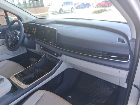 New 2026 Kia Carnival EX FWD image 11