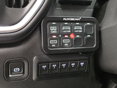 Used 2020 GMC Sierra 1500 AT4 w/ AT4 Premium Package AWD/4WD image 33