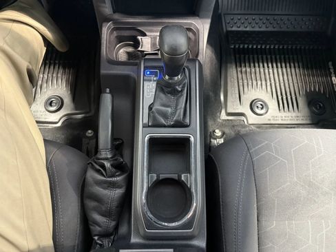 Used 2019 Toyota Tacoma TRD Sport image 41