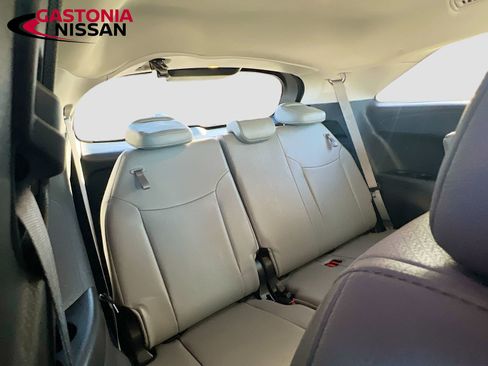 Used 2025 Toyota Sienna XLE image 37