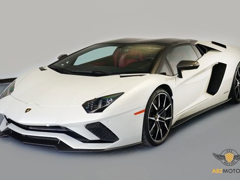 Used 2019 Lamborghini Aventador S image 4