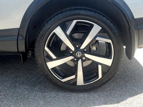 Used 2020 Nissan Rogue Sport SL FWD image 12