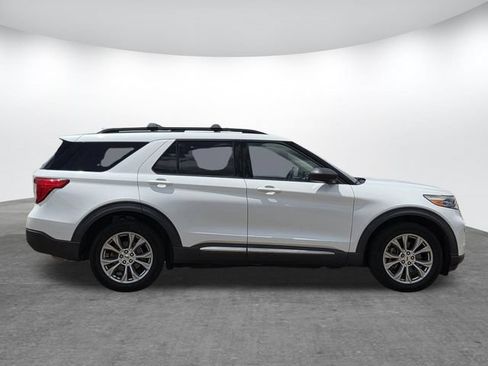 Used 2020 Ford Explorer XLT w/ Equipment Group 202A AWD/4WD image 3