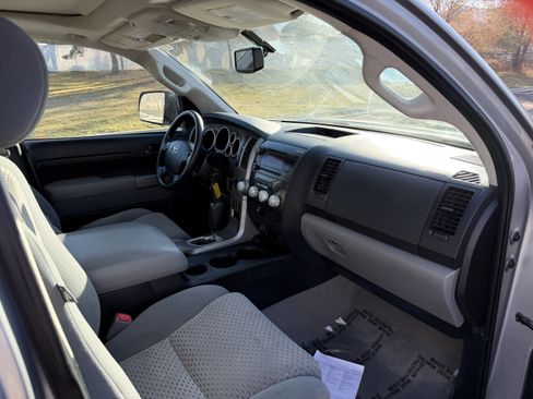 Used 2010 Toyota Tundra 4x4 CrewMax image 20