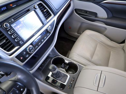 Used 2015 Toyota Highlander Limited image 42