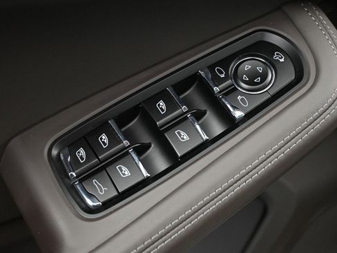 Used 2022 Porsche Macan image 19